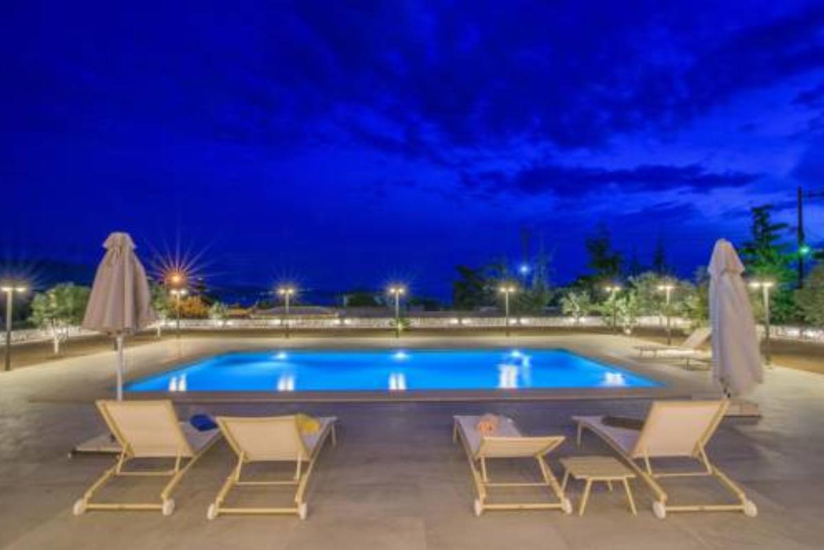 Petra Luxury Apartments Hotel Korinthos Greece