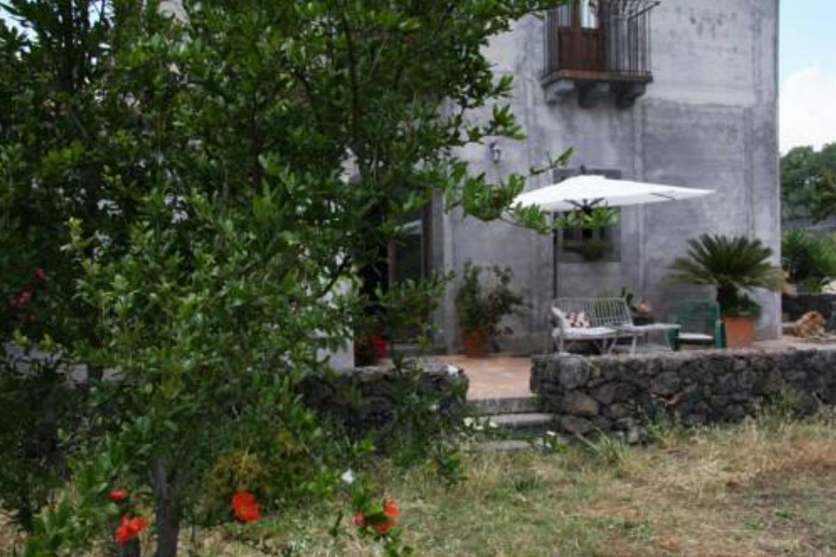 Red Etna-Taormina: The Land of Wine Hotel Piedimonte Etneo Italy
