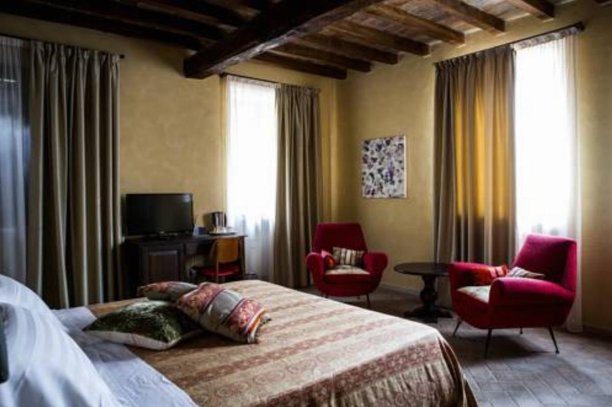 Relais Cascina Scottina Hotel Cadeo Italy
