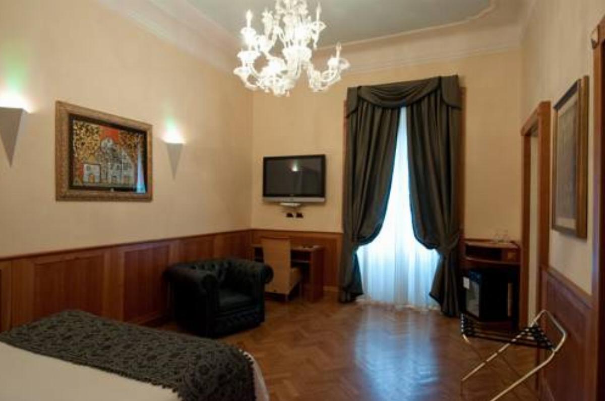Relais Conte Di Cavour De Luxe Hotel Roma Italy