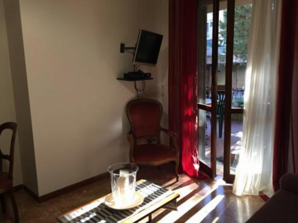 Relax Apartment with parking and terrace Hotel Florence Italy