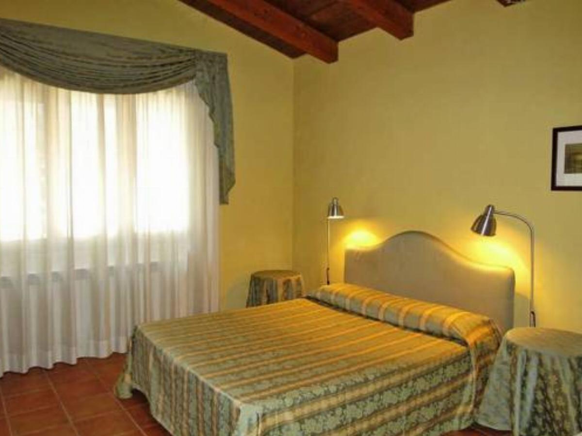 Romantica Suite Hotel Collecorvino Italy