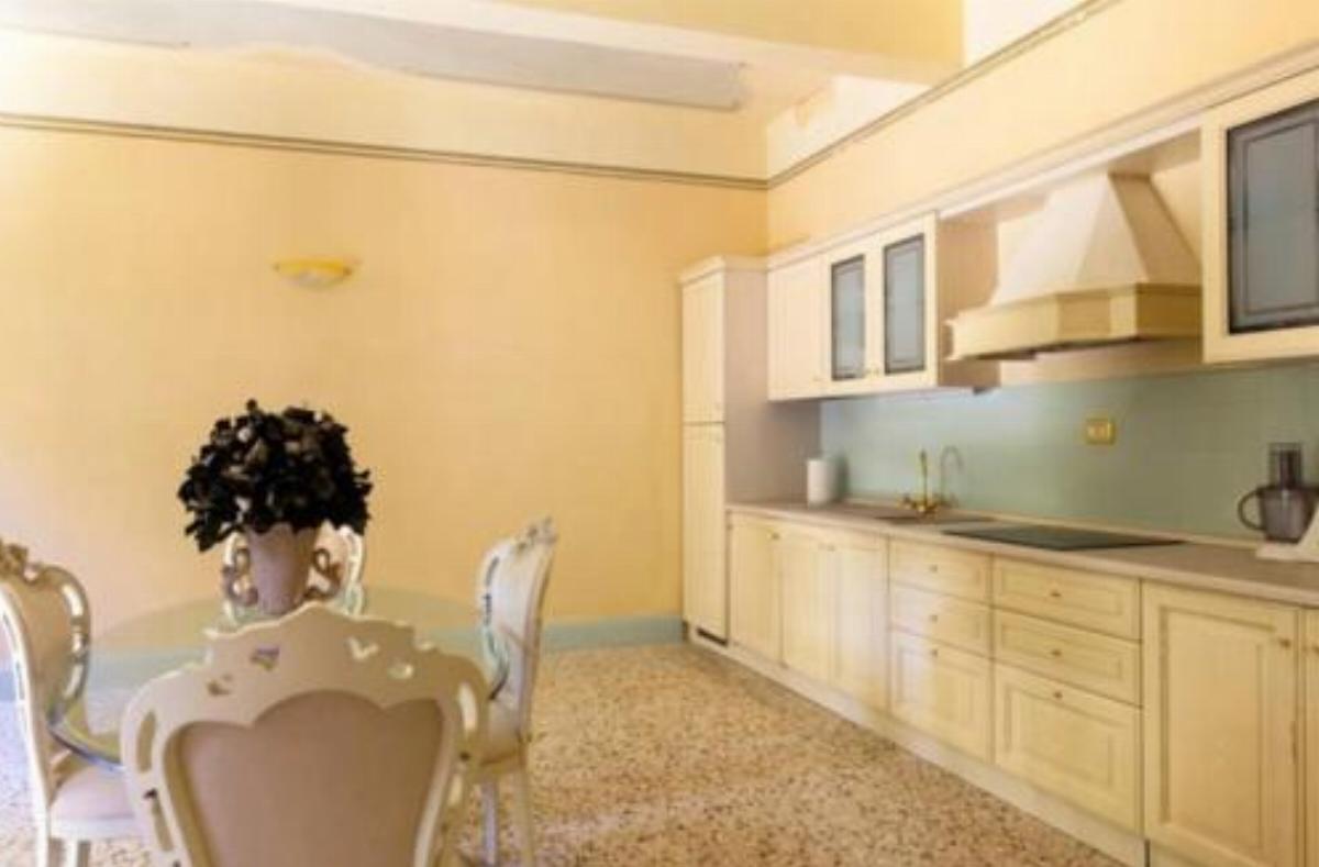 Signorile Appartamento con Piscina Hotel Campiano Italy