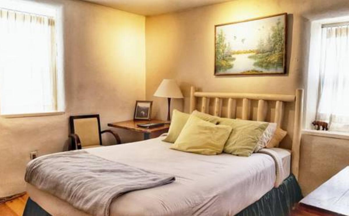 SnowMansion Taos Hostel Classic Ski Lodge Inn & Campground Hotel Arroyo Seco USA