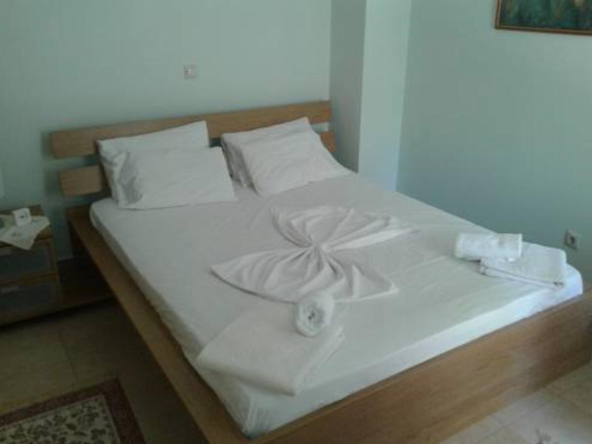 Spiro's Apartment Hotel Lefkada Town Greece