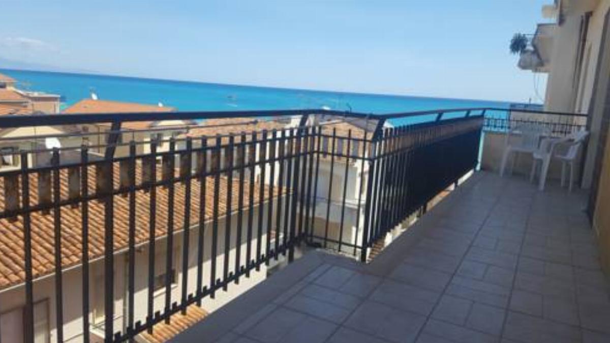 sun, sea, 2 large balconies and 130 square meters of comfort Hotel Diamante Italy