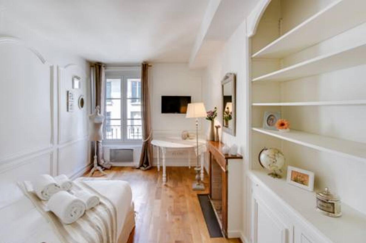 Sweet Inn Apartments - Rue Des Deux Ponts Hotel Paris France