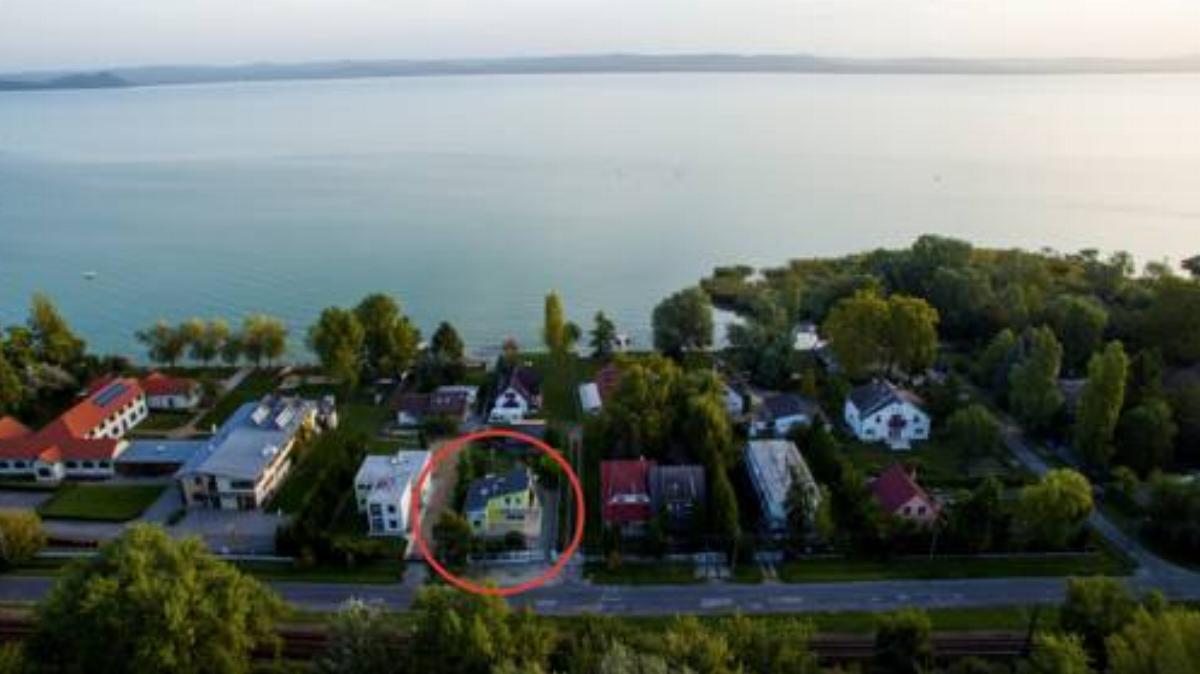 Tágas nyaraló a Balaton partjánál Hotel Balatonszárszó Hungary