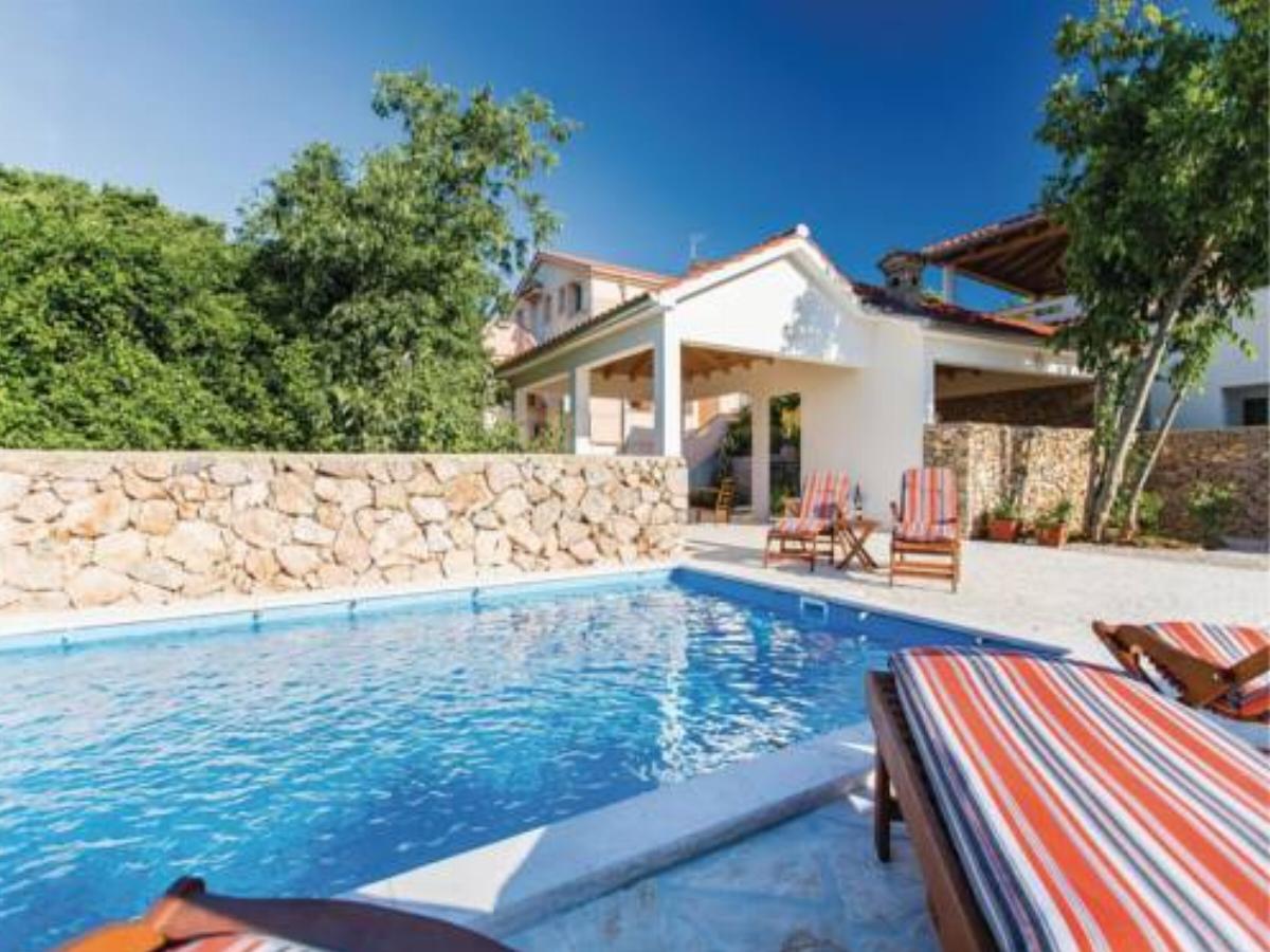 Three-Bedroom Apartment Garica with an Outdoor Swimming Pool 07 Hotel Garica Croatia