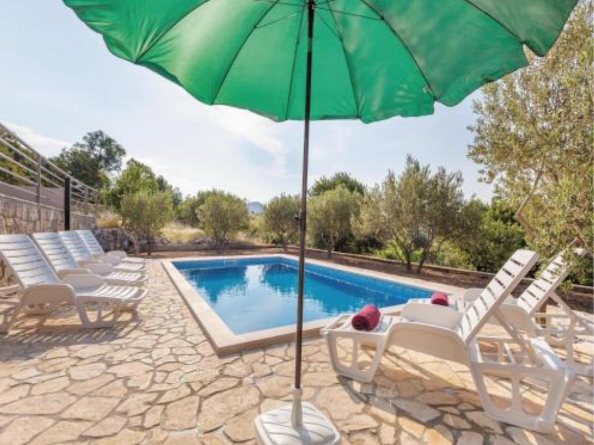 Three-Bedroom Holiday home Gata with an Outdoor Swimming Pool 06 Hotel Gata Croatia