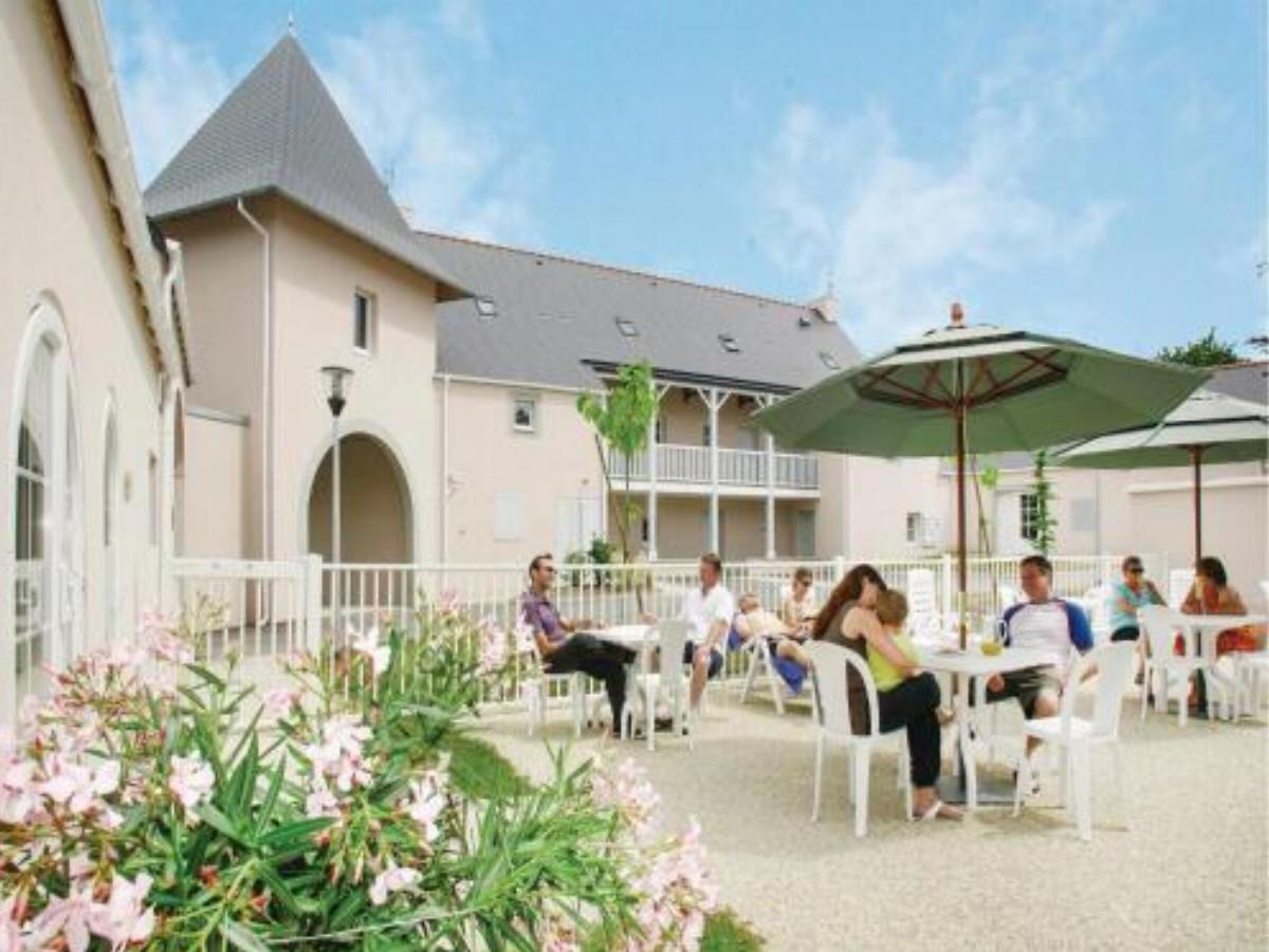 Three-Bedroom Holiday Home in Le Tronchet Hotel Le Tronchet France