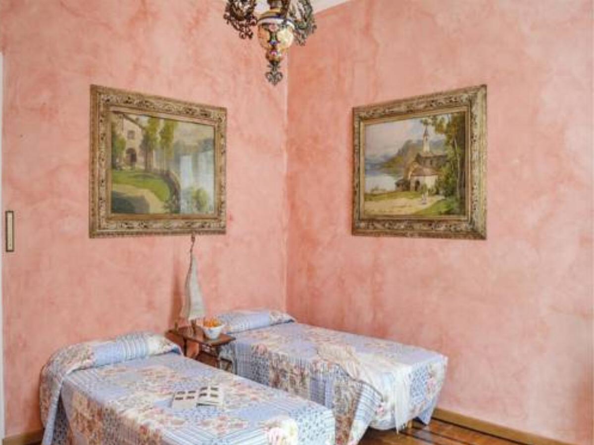 Two-Bedroom Holiday home Castelletto S. Ticino with a Fireplace 09 Hotel Castelletto sopra Ticino Italy