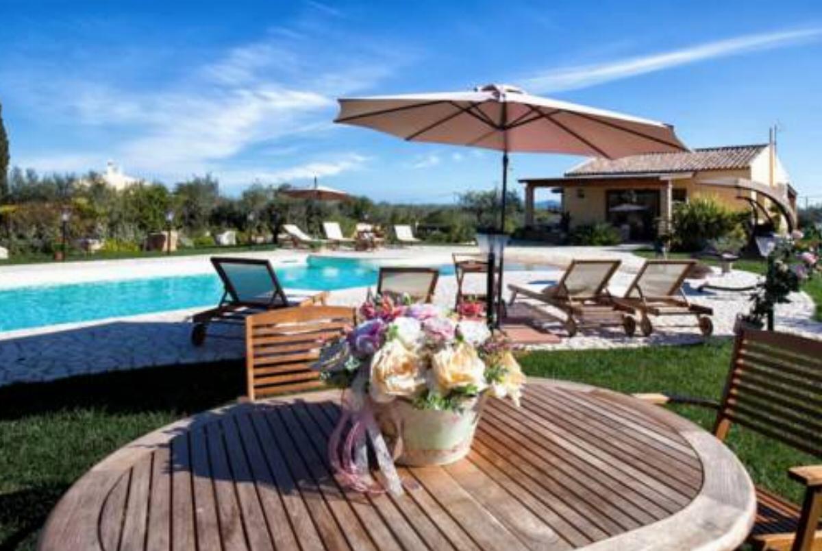 Villa Dolores with pool 2.5 km from the beach of Alghero Hotel Casa Linari Italy