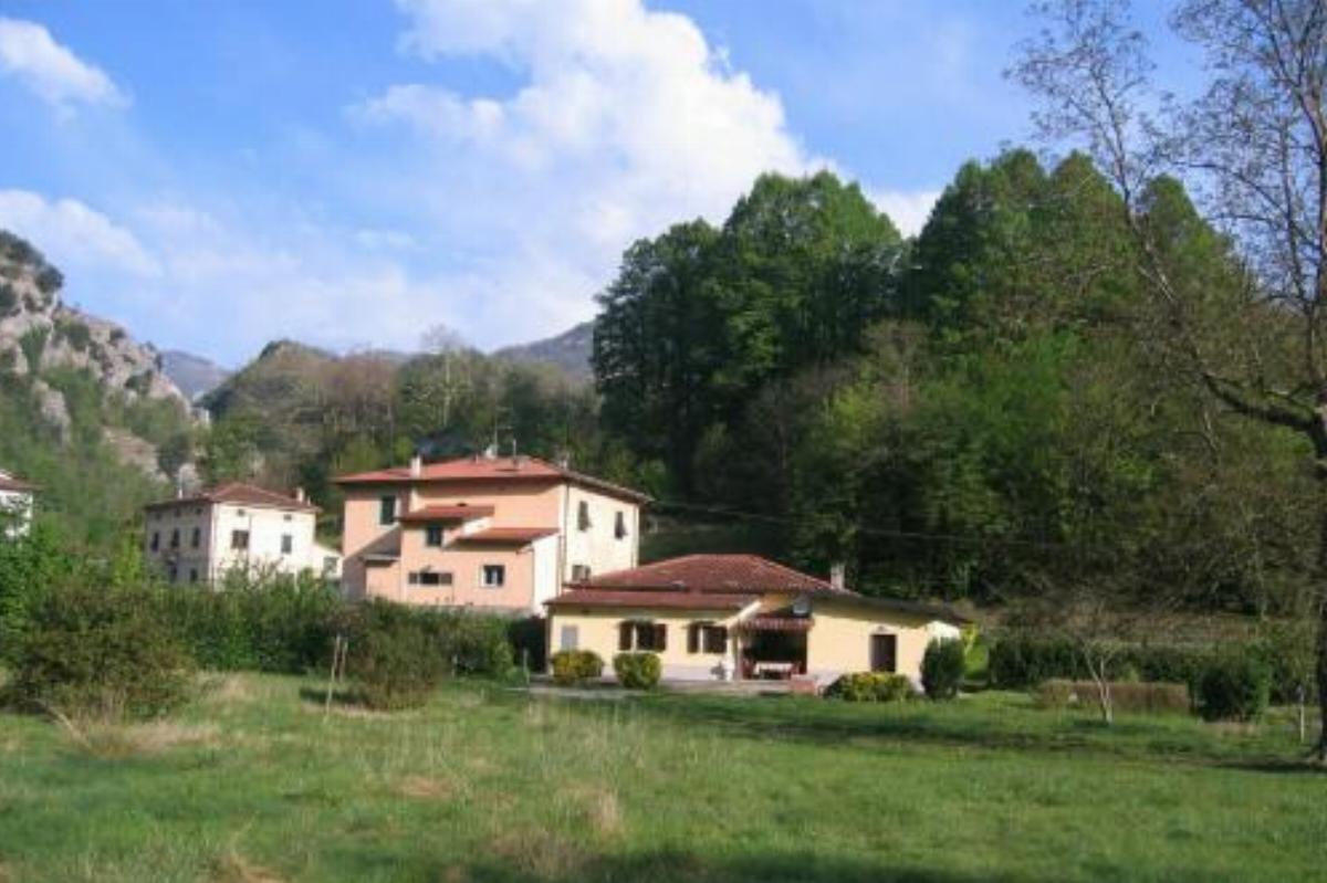Villa with River Access Hotel Cocciglia Italy