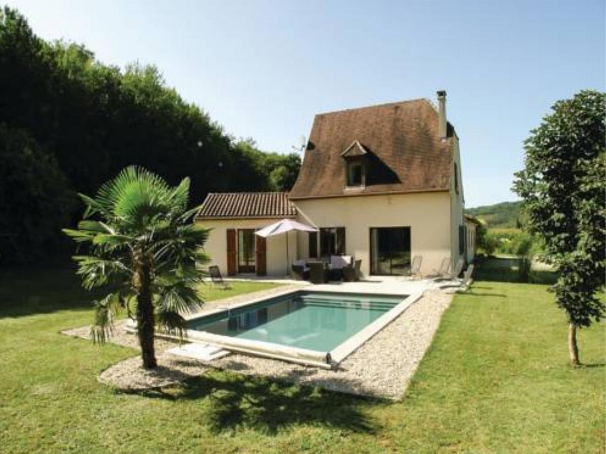 Four-Bedroom Holiday Home in St Amand de Coly