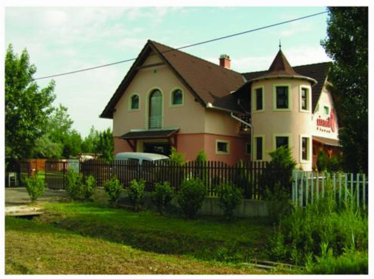 Körevár Cottage