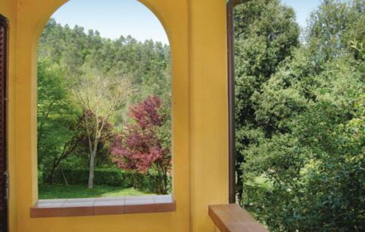 Three-Bedroom Holiday home with a Fireplace in Foligno -PG-