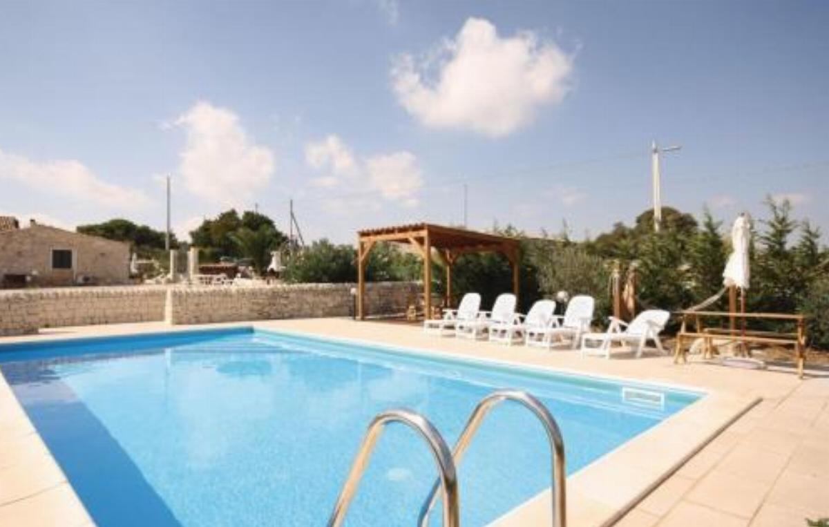 One-Bedroom Apartment Ragusa -RG- with an Outdoor Swimming P