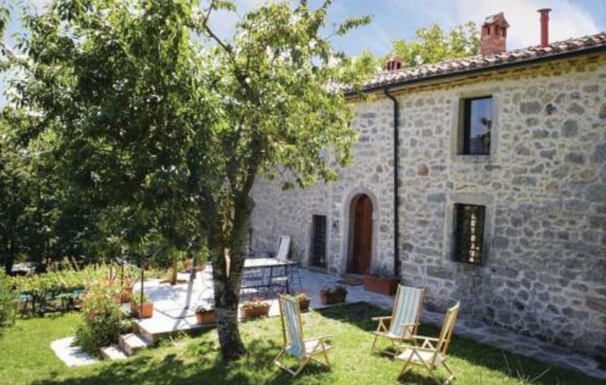 Three-Bedroom Holiday home Piancastagnaio SI with a Fireplac