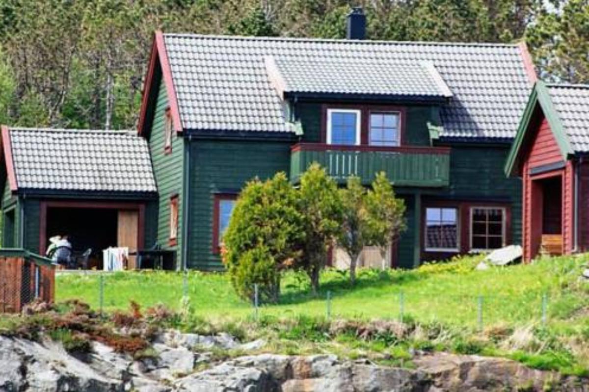 Five-Bedroom Holiday home in Bøvågen 3