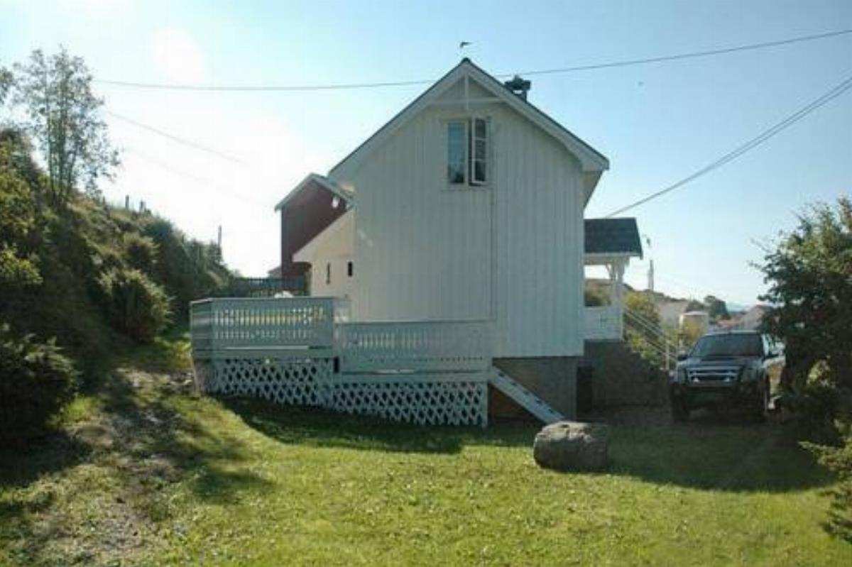 Two-Bedroom Holiday home in Averøy 7