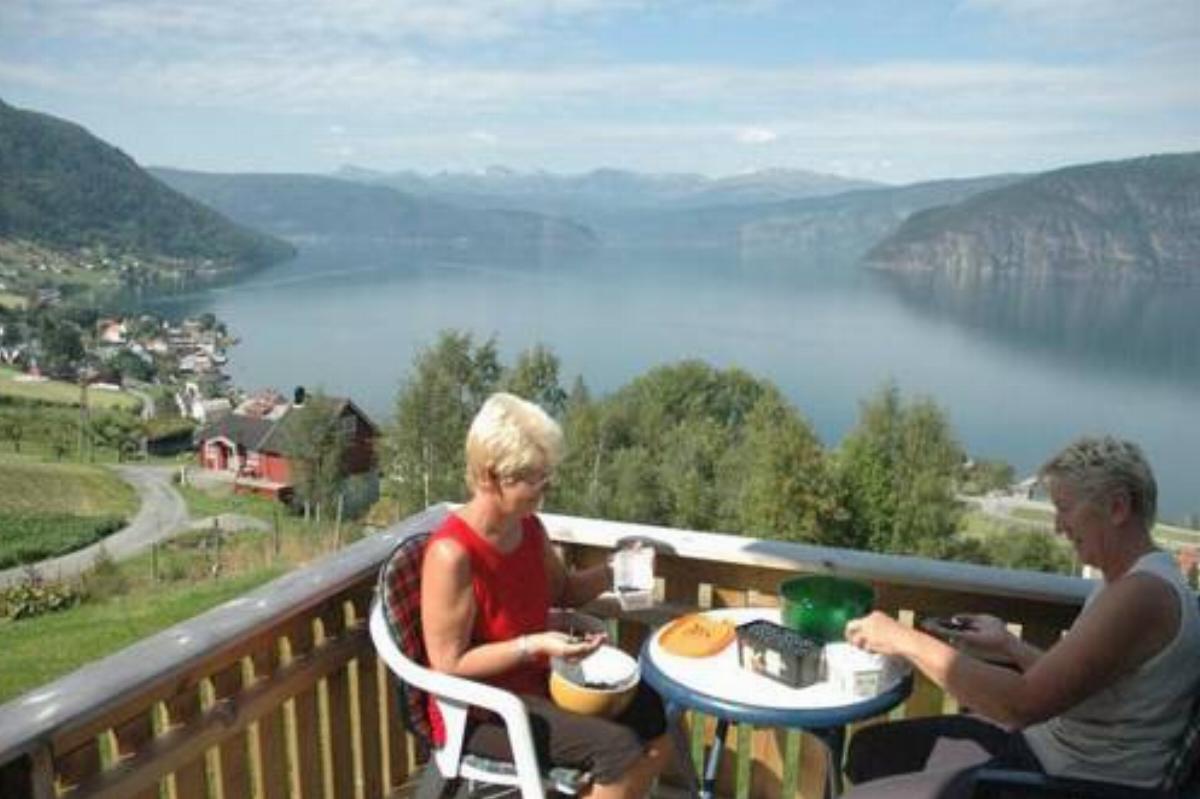 Four-Bedroom Holiday home in Utvik