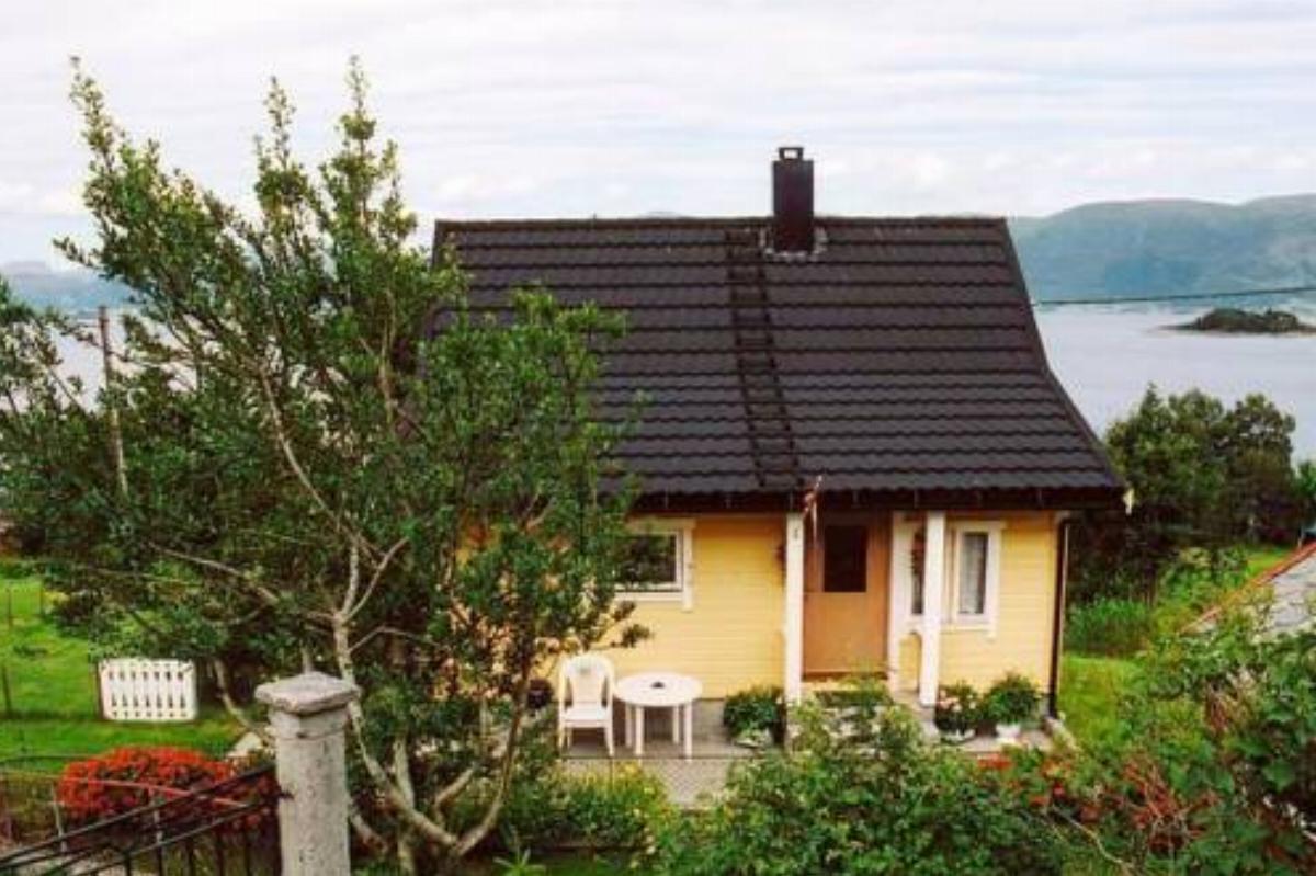 Two-Bedroom Holiday home in Stadlandet