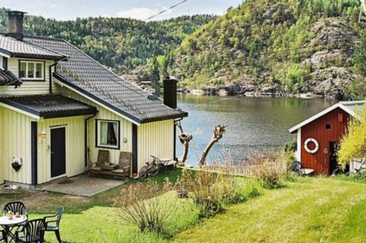 Four-Bedroom Holiday home in Sanddal