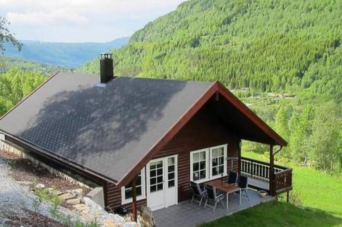 Three-Bedroom Holiday home in Sogndal 1
