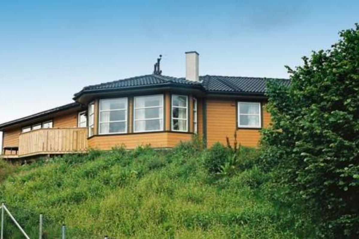 Five-Bedroom Holiday home in Auklandshamn 1
