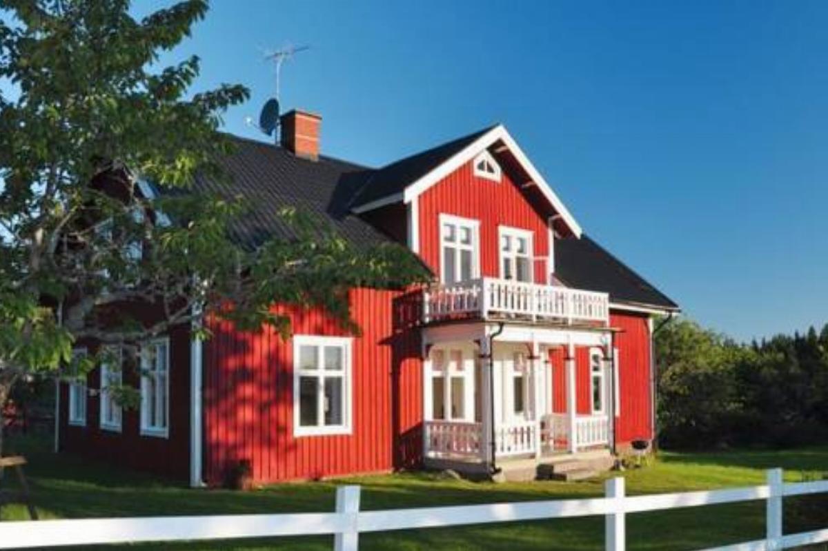 Six-Bedroom Holiday home in Pauliström