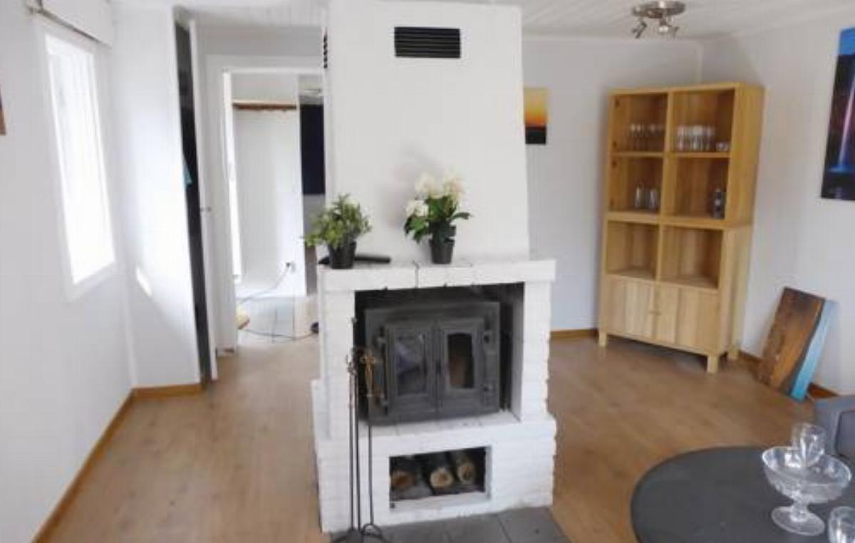 Three-Bedroom Apartment Strängnäs with a Fireplace 07