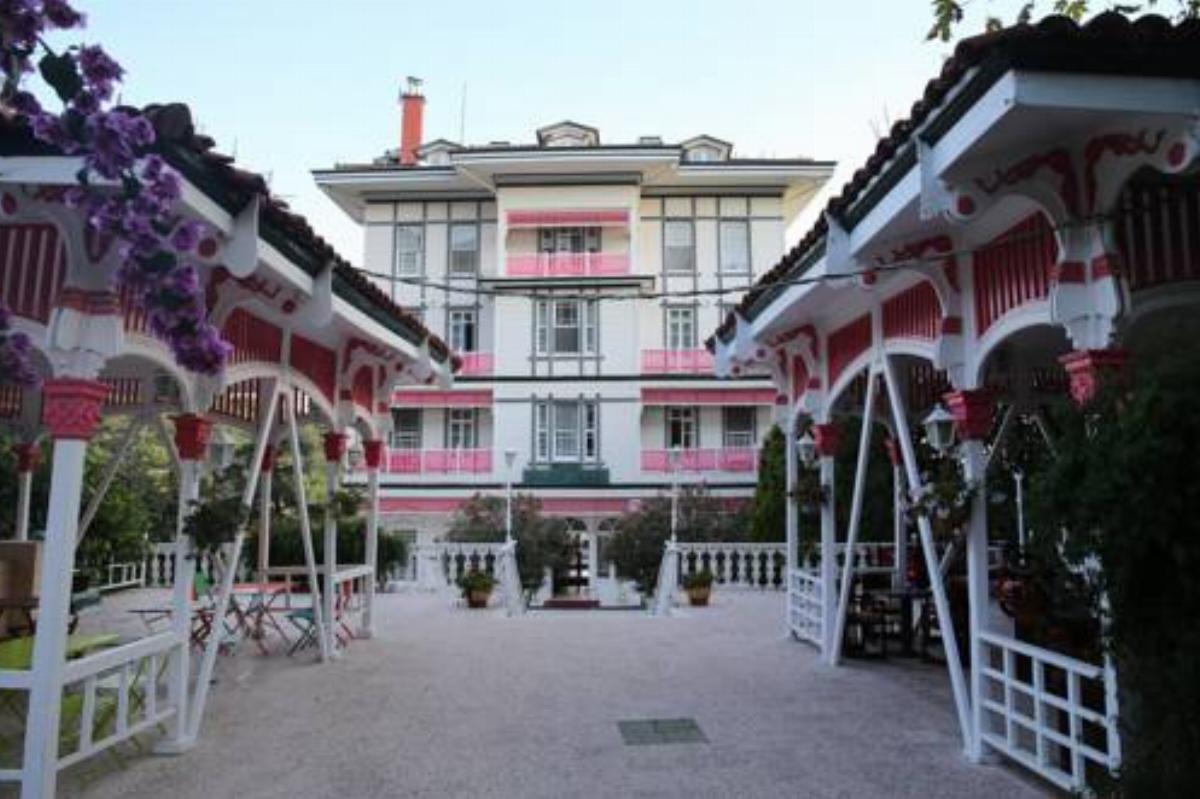 Merit Halki Palace Hotel Hotel Heybeliada Turkey Overview [ 799 x 1200 Pixel ]