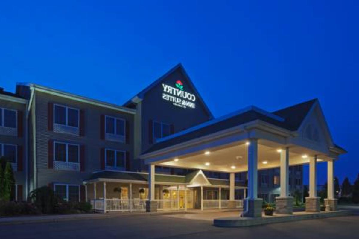 Country Inn & Suites by Radisson, Cortland, NY