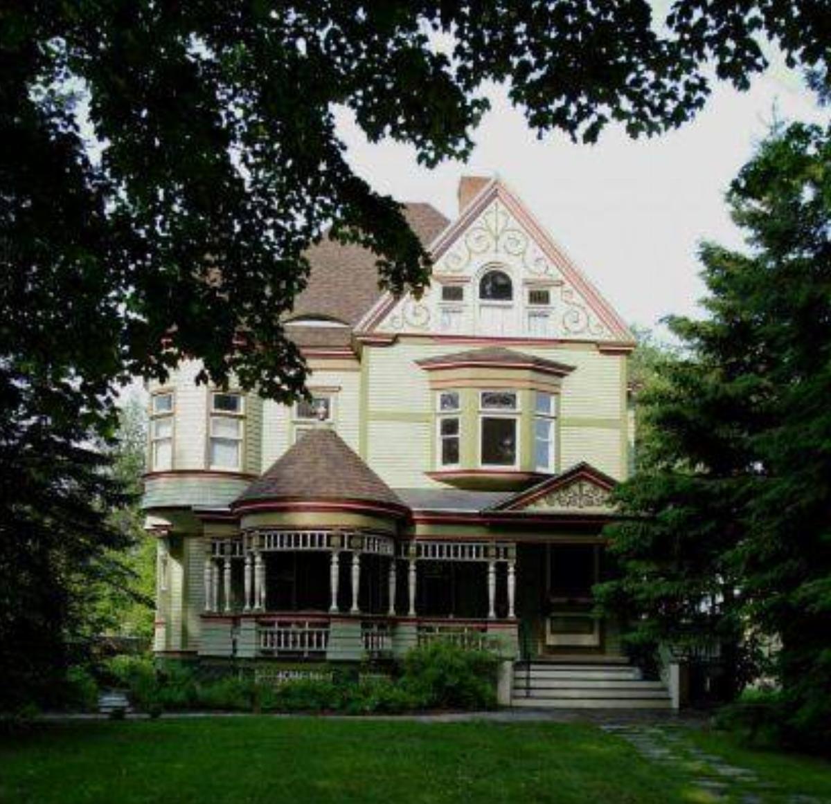 Estabrook House Bed and Breakfast