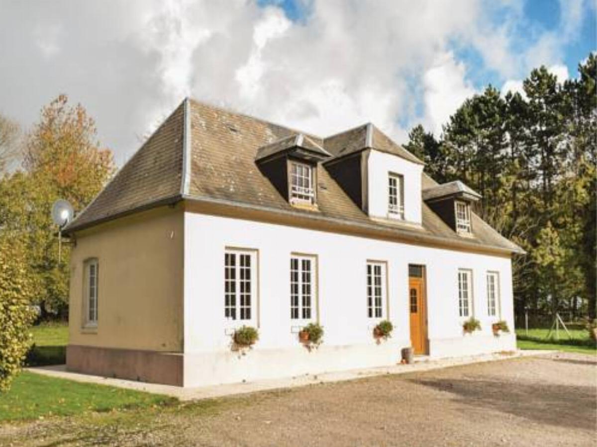 Three-Bedroom Holiday Home in Carville Pot de Fer