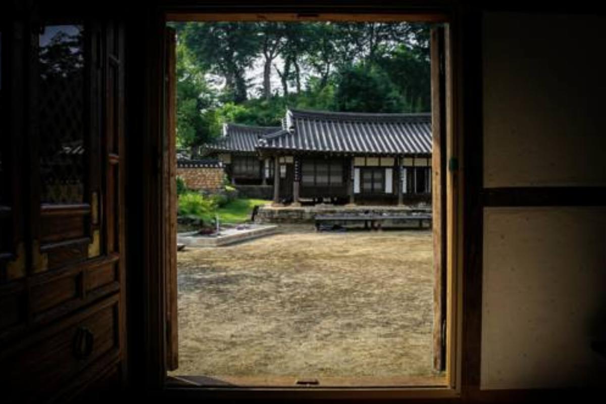 Yongwook Lee's Traditional House