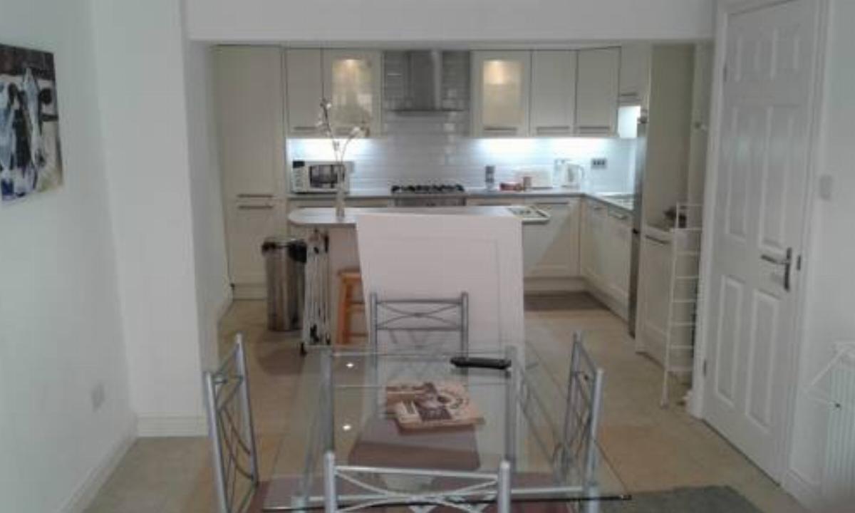 2 Station Terrace Rooms to let