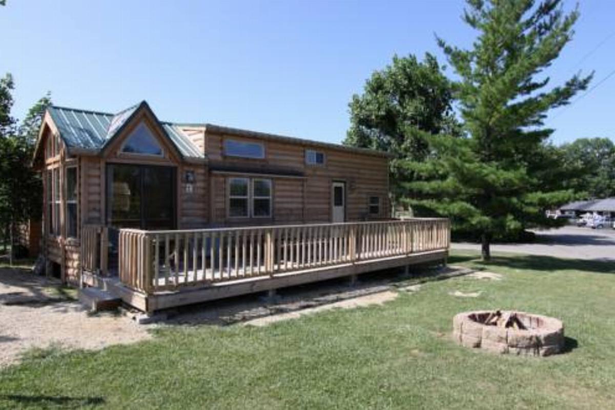 Lakeland RV Campground Deluxe Loft Cabin 12