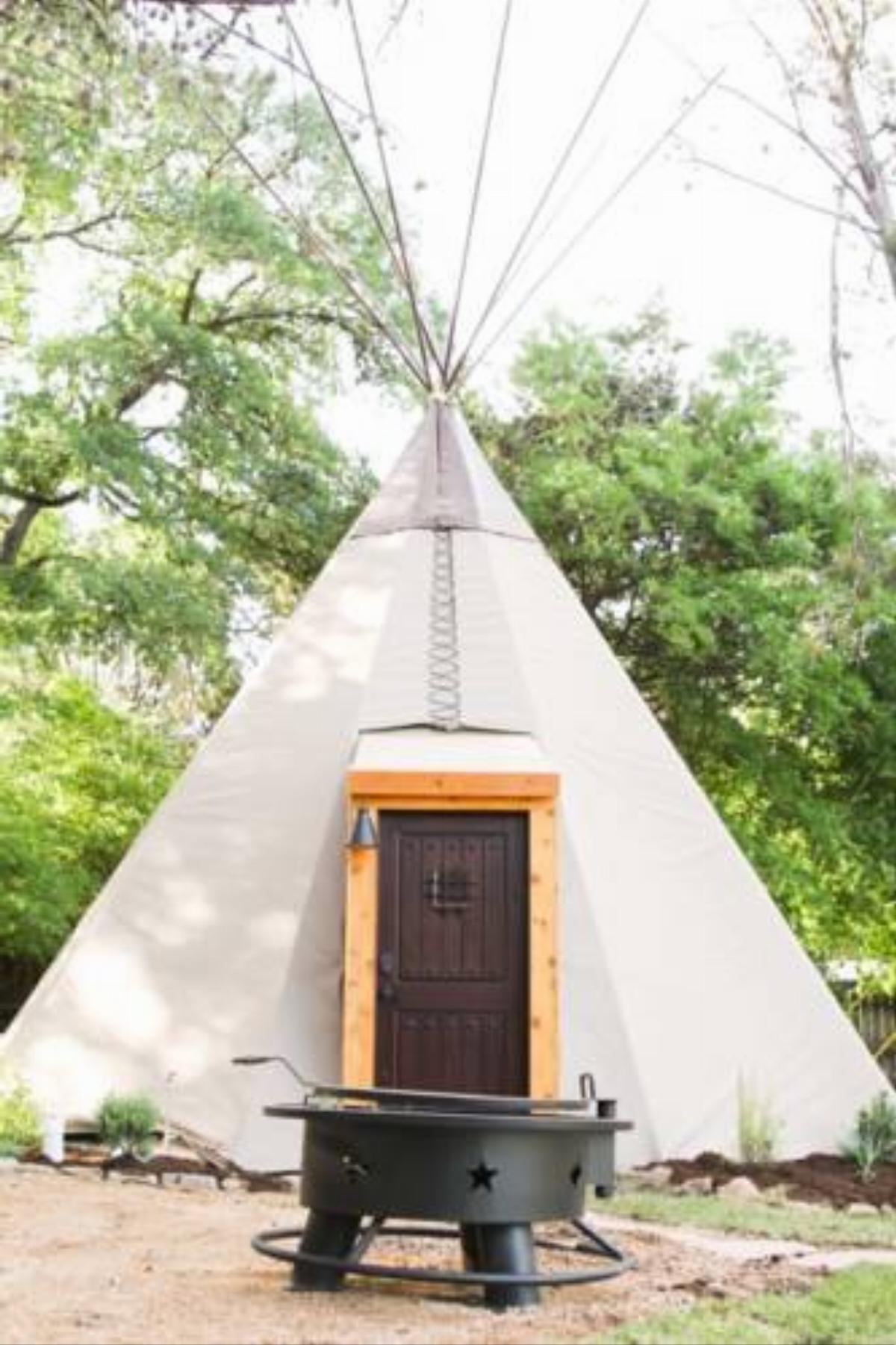 the Guadalupe - Tipi 3 Painted Pony Cabin