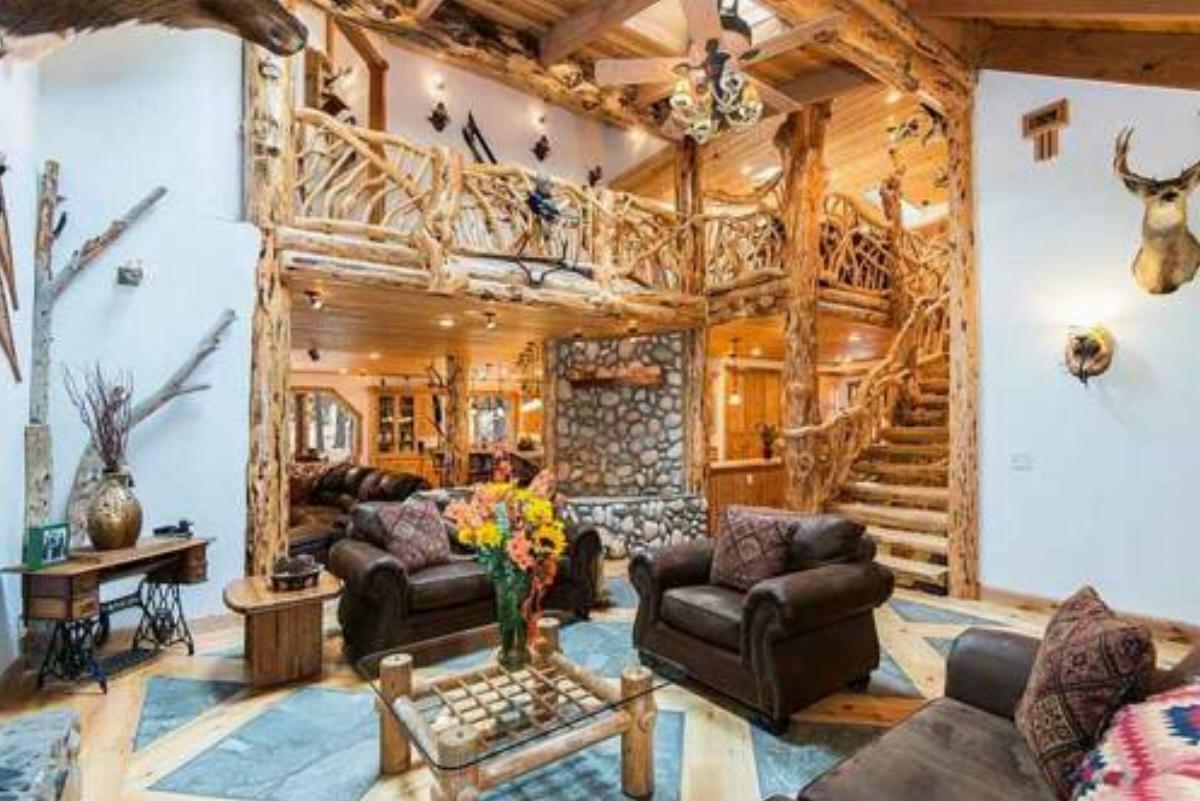 7 Bedroom Rustic Luxury Lodge Vacation Rental