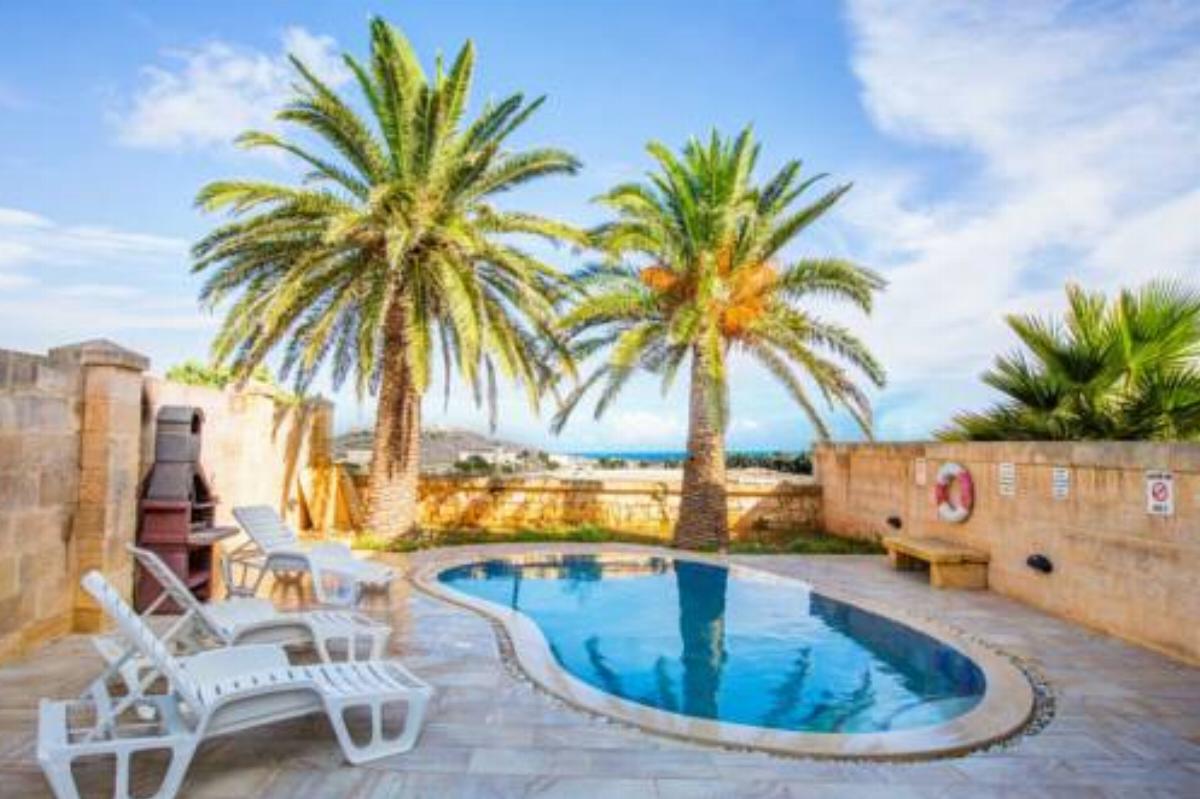 Il-Palma Holiday Farmhouse with Sunny Private Pool in Island of Gozo