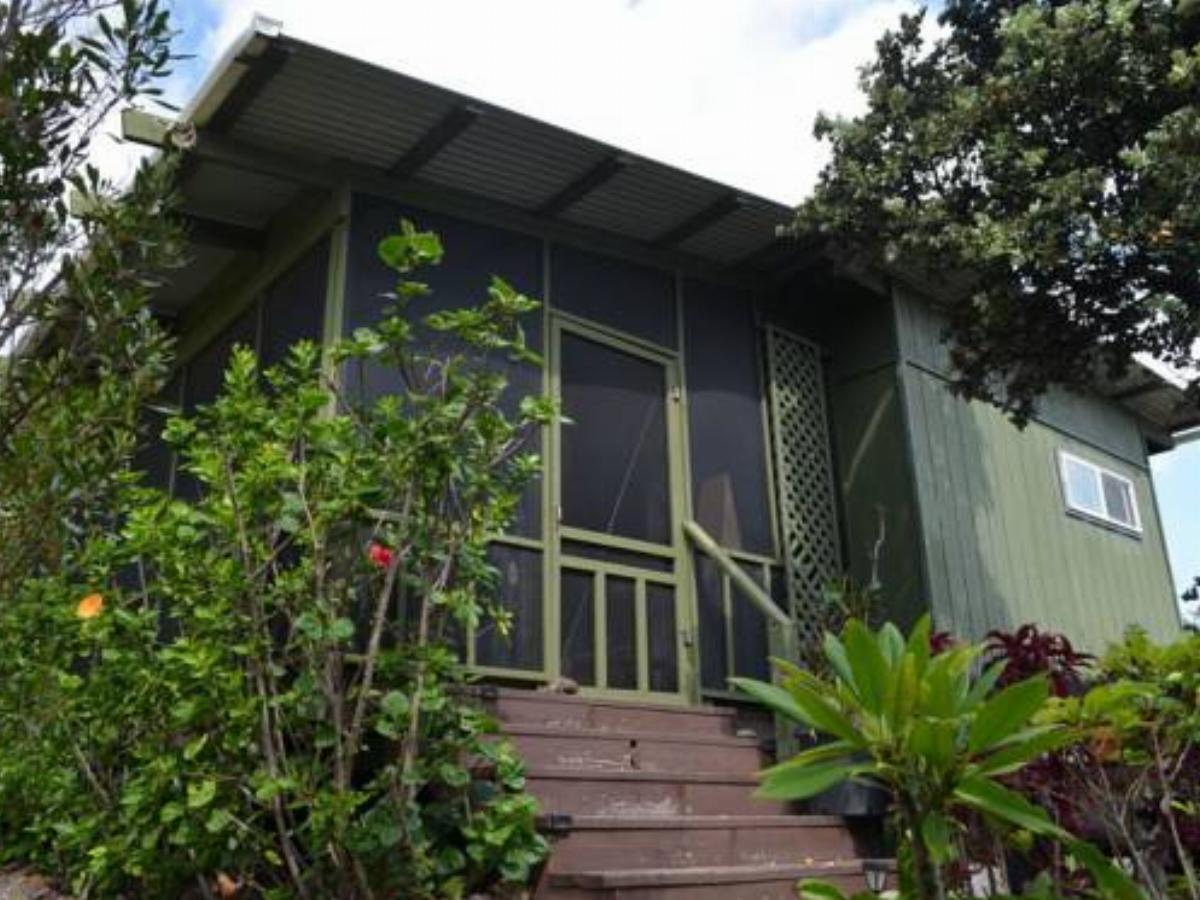 Traditional Hawaiian Cabin with modern amenities and amazing views