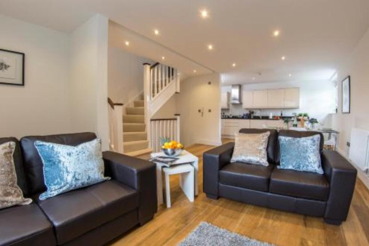 Finchley Central Luxury 2/3 bed triplex loft style apartment