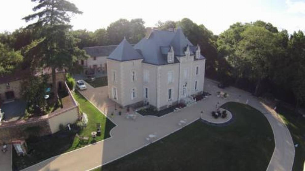 Le Petit Château des Cedres