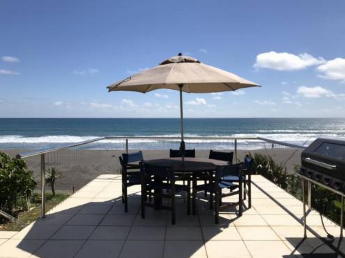 Oakura Beach Front Holiday Home