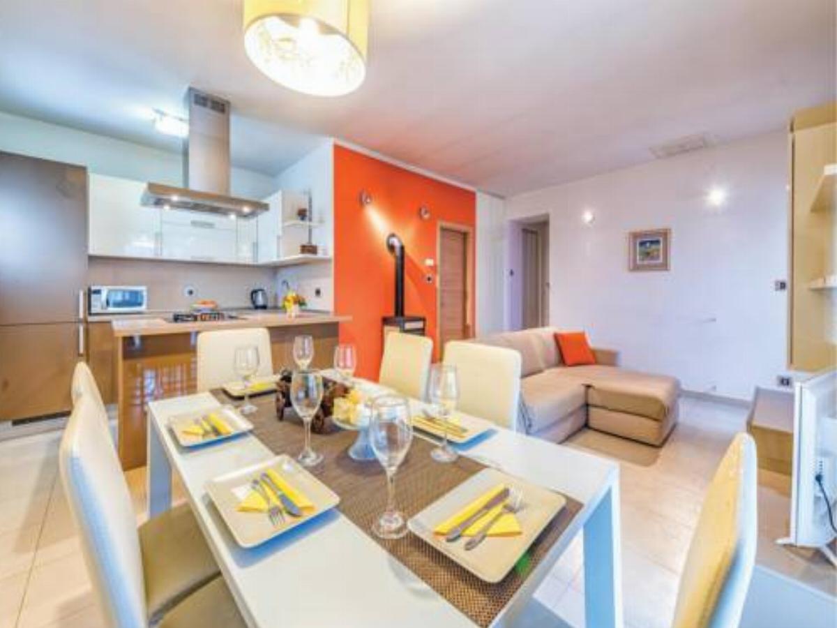 Two-Bedroom Apartment in Marcana