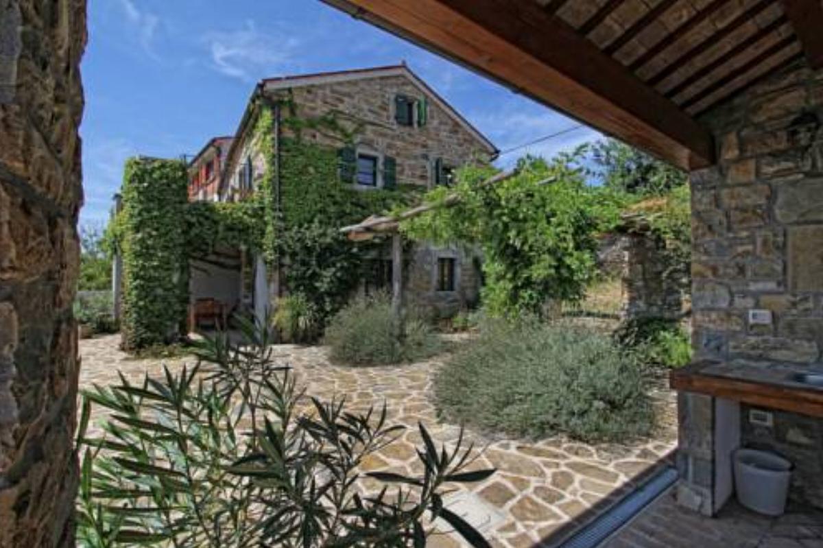 Country stone house in Istria Jasmine