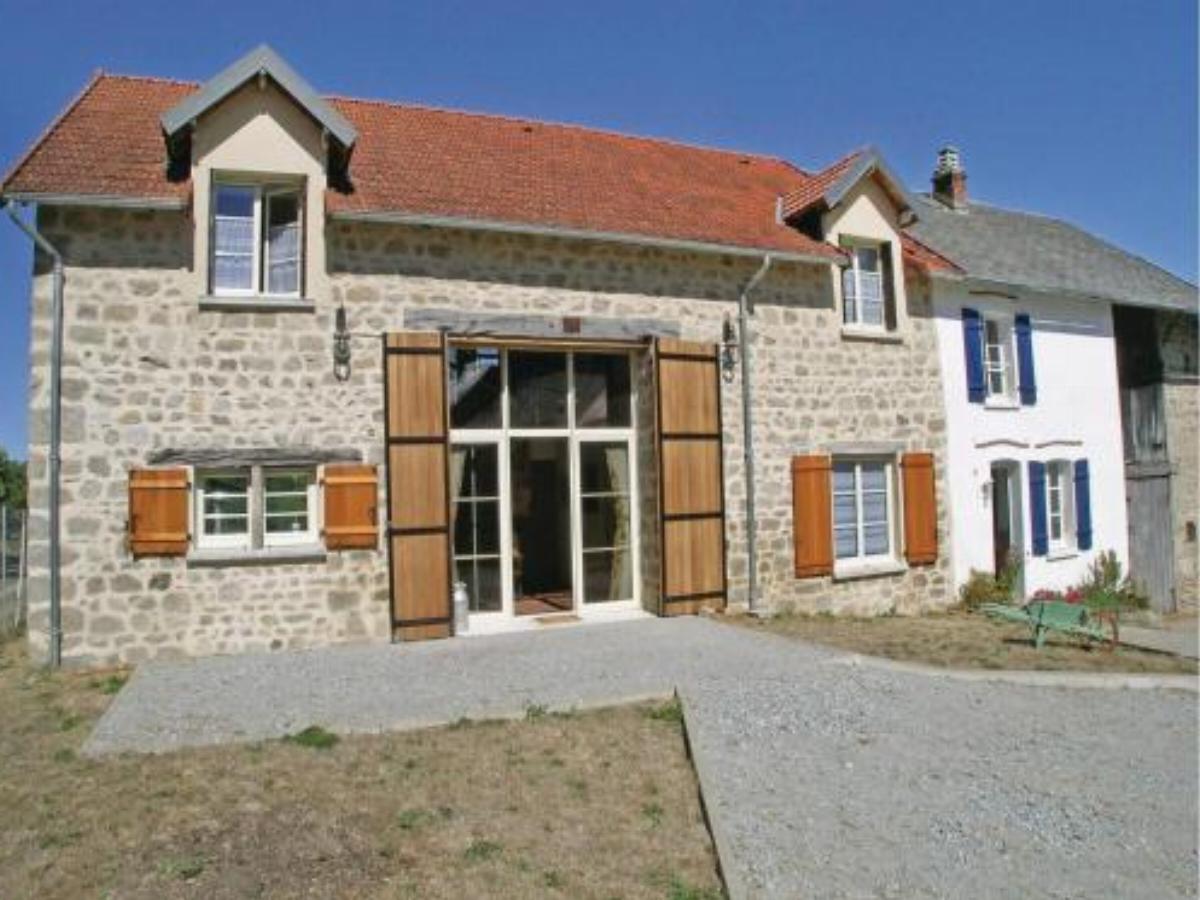 Eight-Bedroom Holiday Home in Saint Dizier Leyrenne