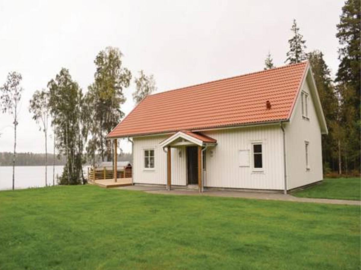 Four-Bedroom Holiday Home in Skillingaryd